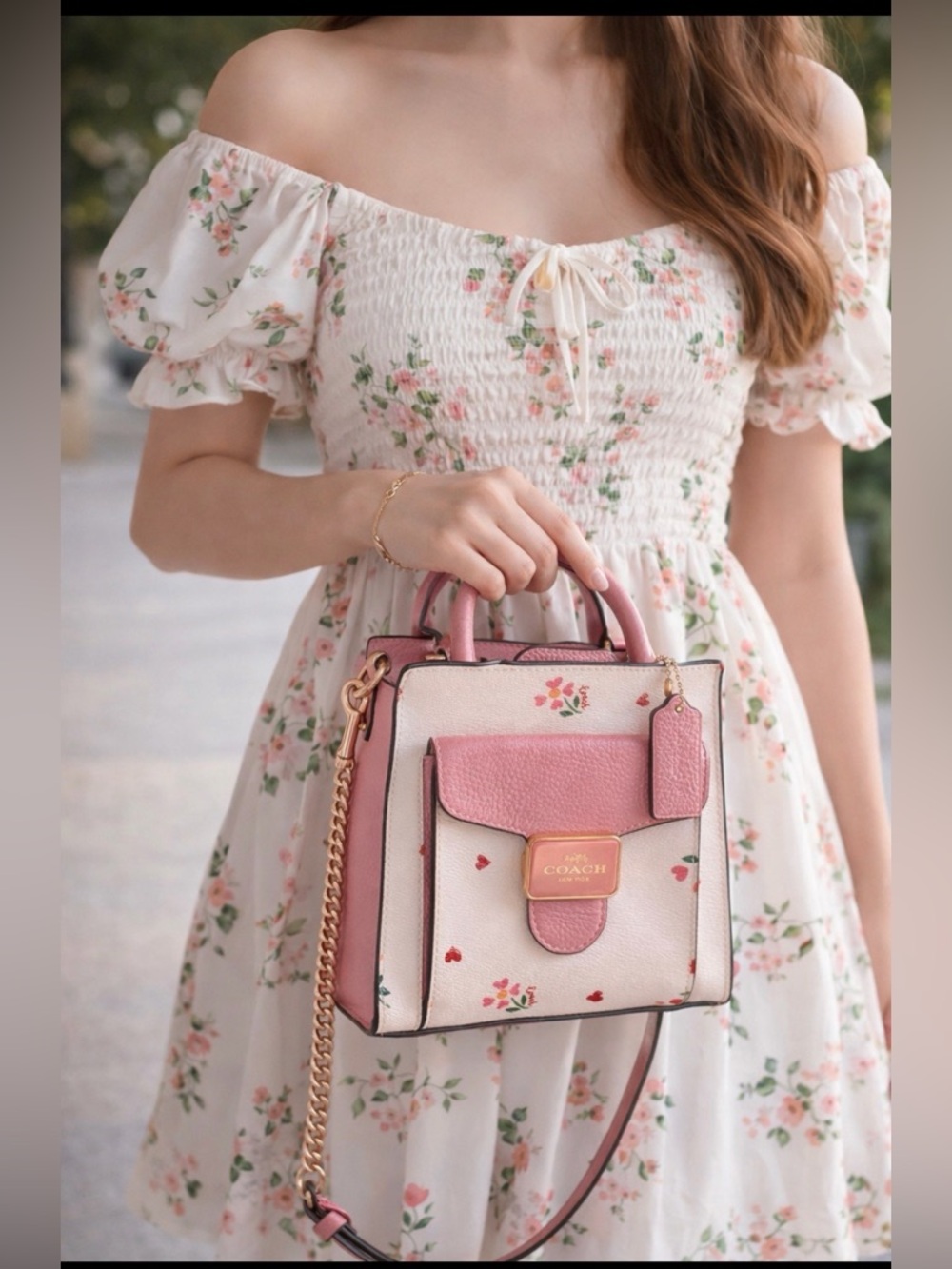 Rare & Beautiful Coach Mini Bag β¨π©·π©·π©·π©·π©·mini size βββ - Picture 1 of 16